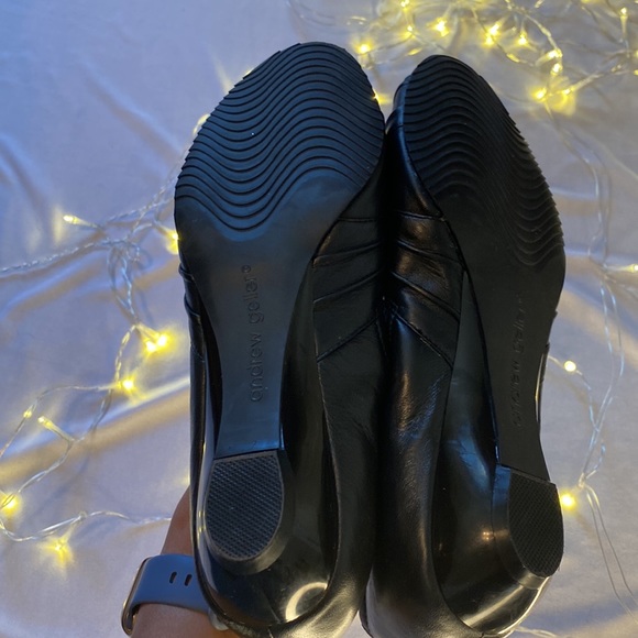 Andrew Gellar genuine leather black open toed shoes with a small wedge - Picture 4 of 7